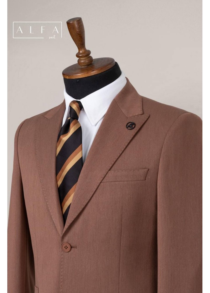 Zarafetin Yeni Tonu: Kahverengi Slim Fit Takım Elbise