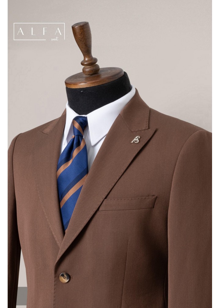 Klasik ve Modernin Buluşması: Kahverengi Slim Fit Takım Elbise