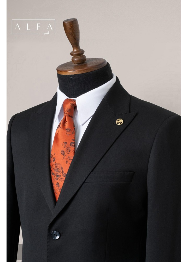 Klasik ve Modernin Buluşması: Siyah Slim Fit Takım Elbise