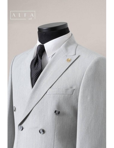 Zarafetin Yeni Tonu: Gri Kruvaze Takım Elbise