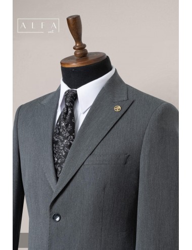 Zarafetin Yeni Tonu: Koyu Gri Erkek Takım Elbise