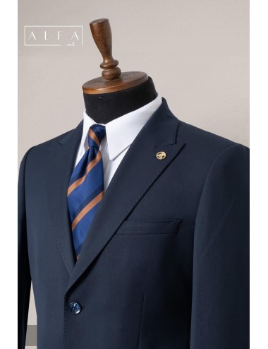 Zarafetin İki Katı: Lacivert Erkek Takım Elbise