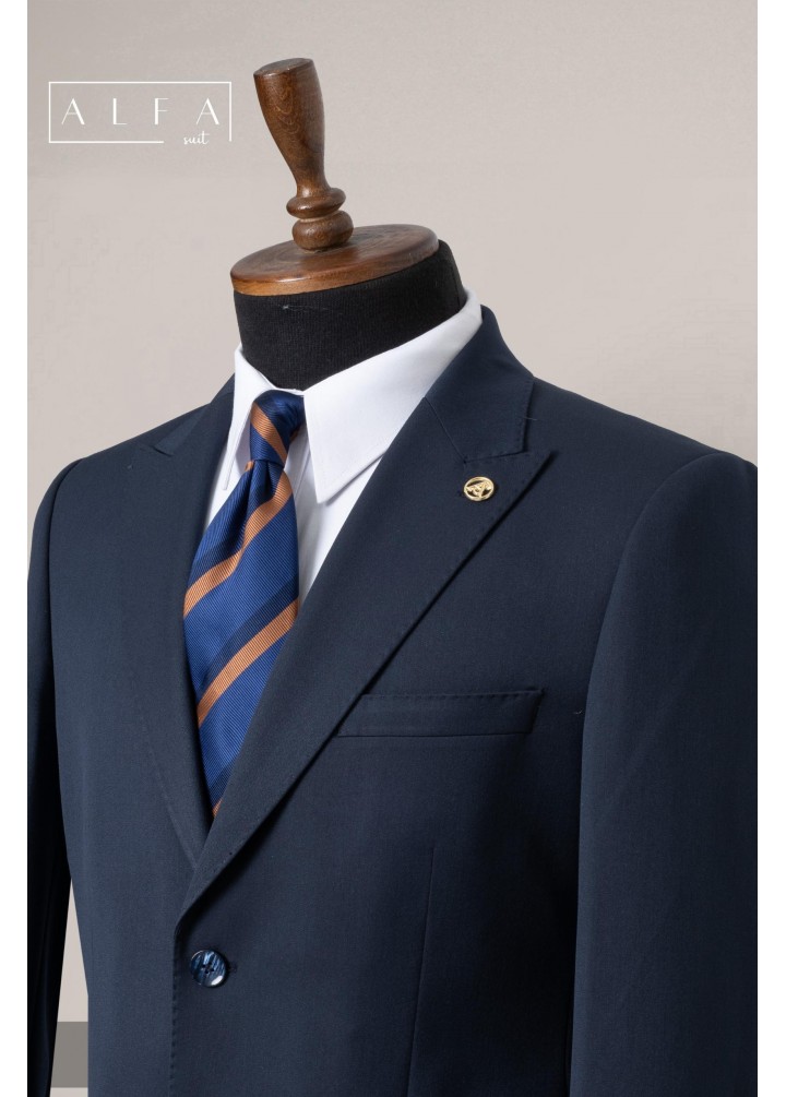 Zarafetin İki Katı: Lacivert Erkek Takım Elbise