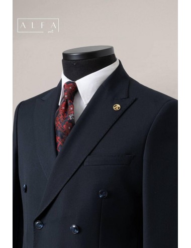 Zarafetin Yeni Tonu: Lacivert Kruvaze Takım Elbise