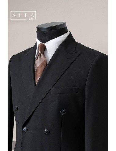 Zarafetin Yeni Tonu: Siyah Kruvaze Takım Elbise