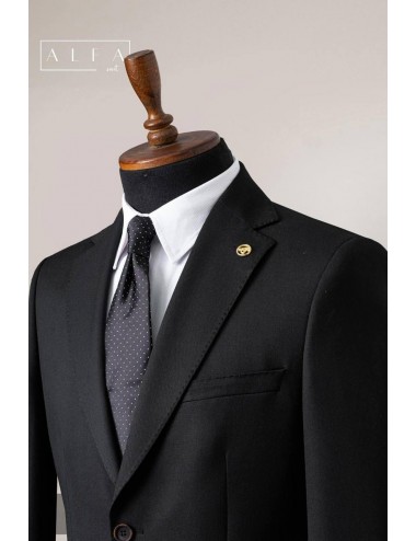 Klasik ve Modernin Buluşması: Siyah Slim Fit Takım Elbise