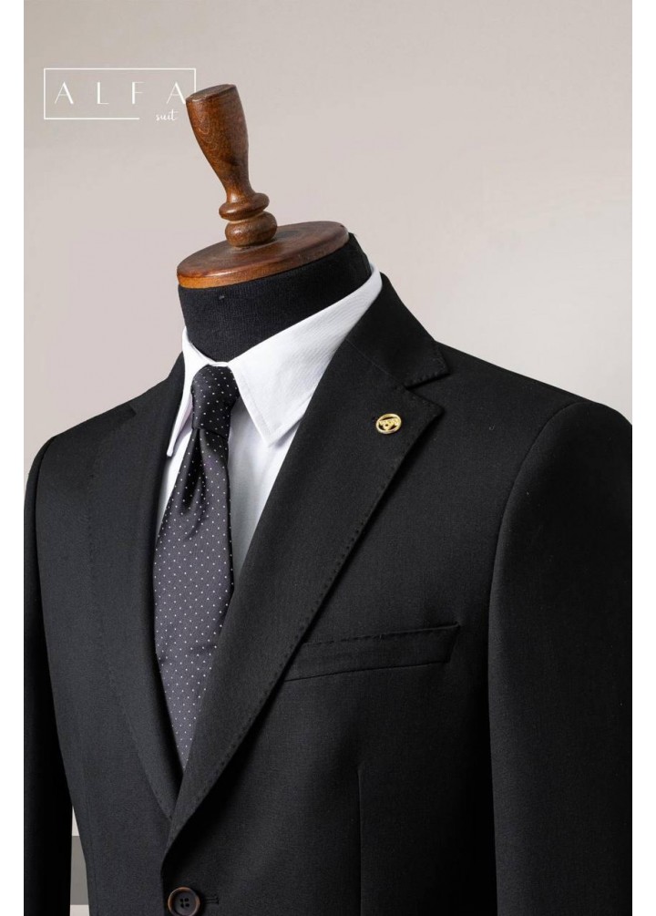 Klasik ve Modernin Buluşması: Siyah Slim Fit Takım Elbise