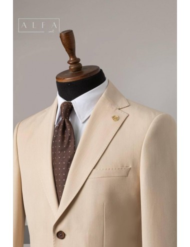 Bej Mono Yaka Çift Düğme Takım Elbise – Sade ve Zamansız Şıklık