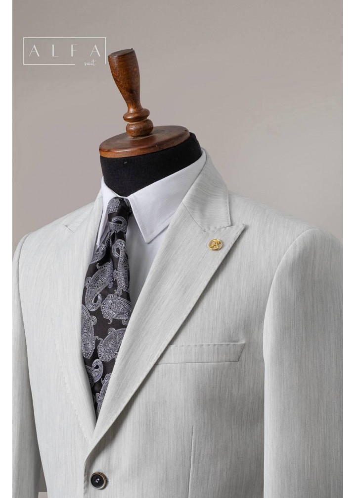 Gri Mono Yaka Çift Düğme Takım Elbise – Sade ve Zamansız Şıklık