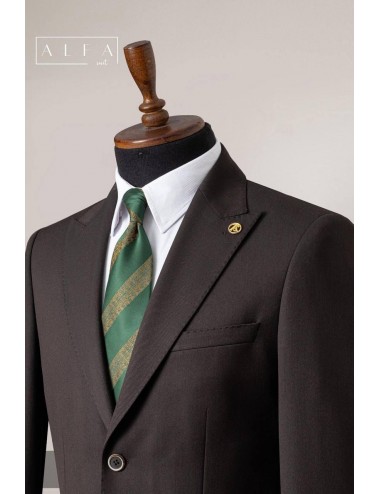 Açık Kahve Sivri Yaka Üç Cepli Spor Takım Elbise – Doğal ve Rahat Şıklık